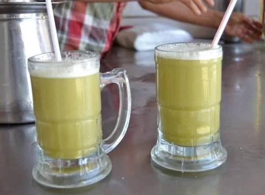 カイロで飲む搾りたてのサトウキビジュース