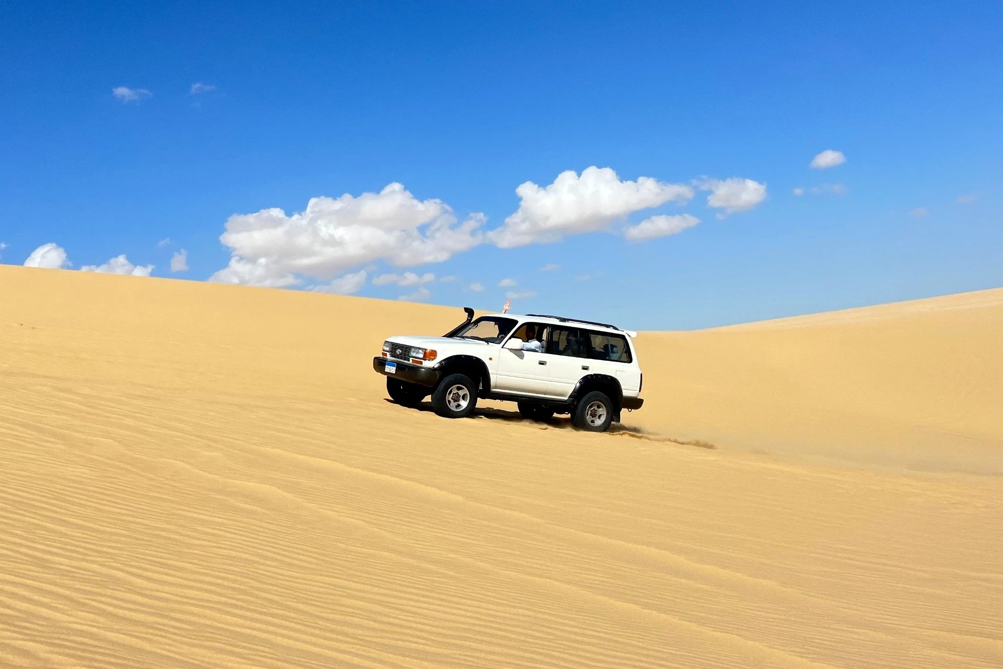 カイロからファイユームの砂漠へ向かうプライベート4WD