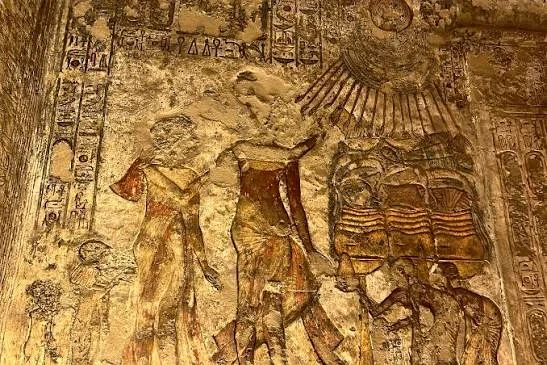 アマルナ時代のアクエンアテンと太陽神アテンのレリーフ